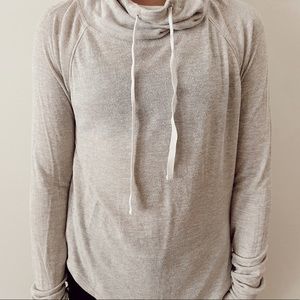 HOLLISTER LIGHT LONG SLEEVE SHIRT!